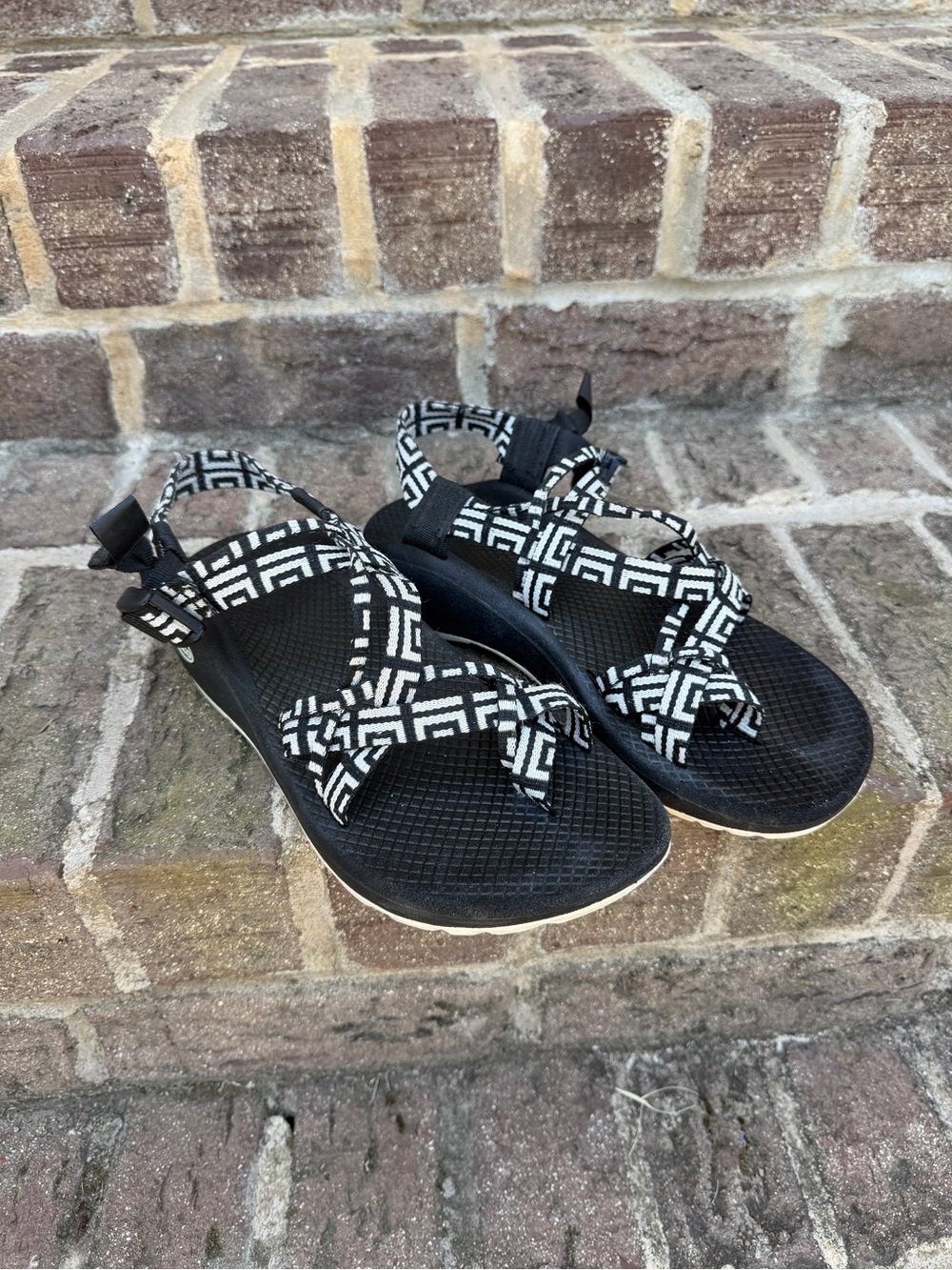 Chaco Cloud, Size 8.5 - Black & White Geometric Strap Sandals